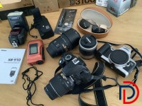 In Sachgesamtheit Konvolut 2 Kameras mit Zubeh&ouml;r wie 2  Objektive, 1x Blitz, Akkus, Laser usw. Sonnenbrille