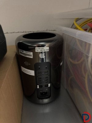 Bild Apple Mac Pro (2013) 8-Core Xeon 3,0 GHz 512GB SSD 32 GB RAM 2x D500 gebraucht