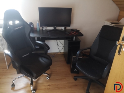 Bild 2 Bürostühle mit Schreibtisch und Bildschirm