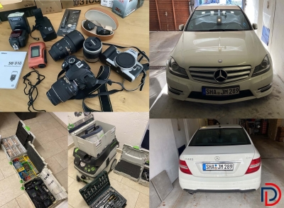 Bild In Sachgesamtheit Konvolut 1 PKW Mercedes Benz C 220 CDI, Kameras mit Zubehör, Akkus, Werkzeuge